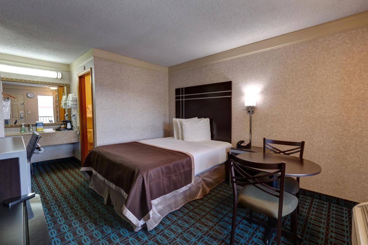 Deluxe Inn - Fayetteville I-95 Zewnętrze zdjęcie