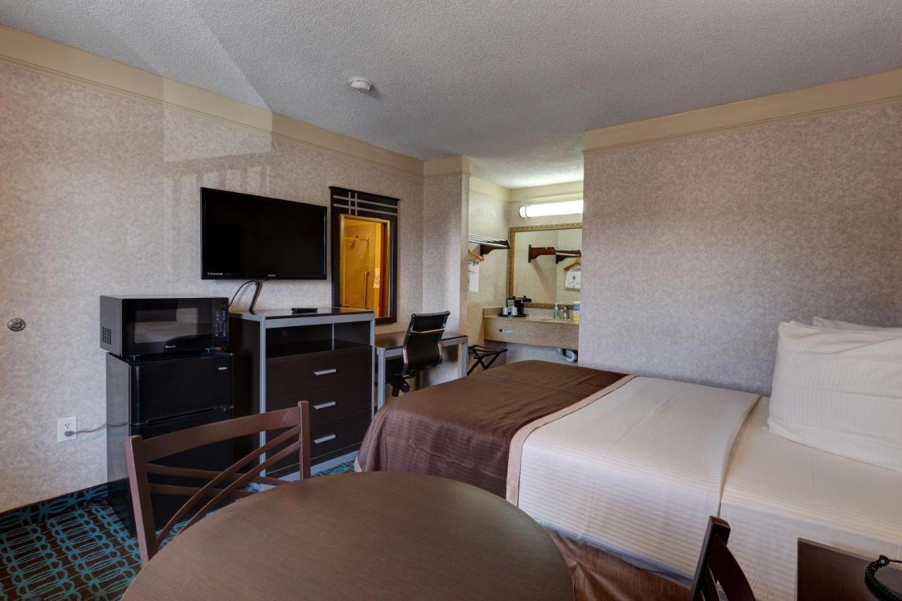 Deluxe Inn - Fayetteville I-95 Zewnętrze zdjęcie