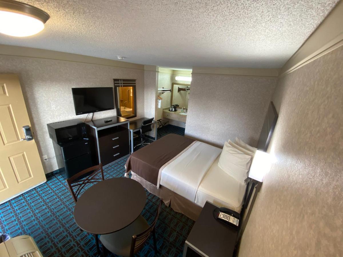 Deluxe Inn - Fayetteville I-95 Zewnętrze zdjęcie