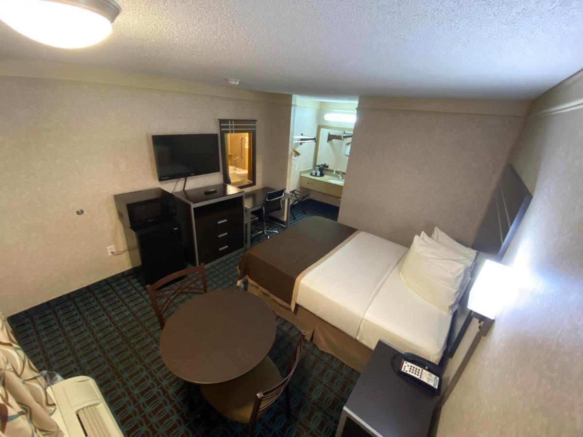 Deluxe Inn - Fayetteville I-95 Zewnętrze zdjęcie