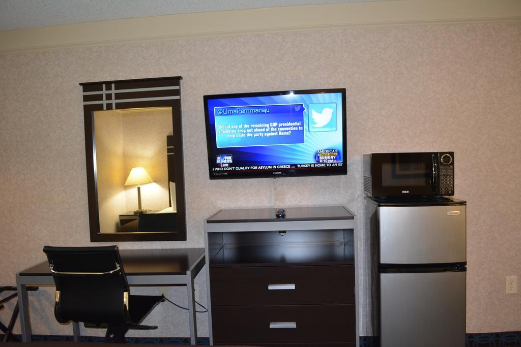 Deluxe Inn - Fayetteville I-95 Zewnętrze zdjęcie