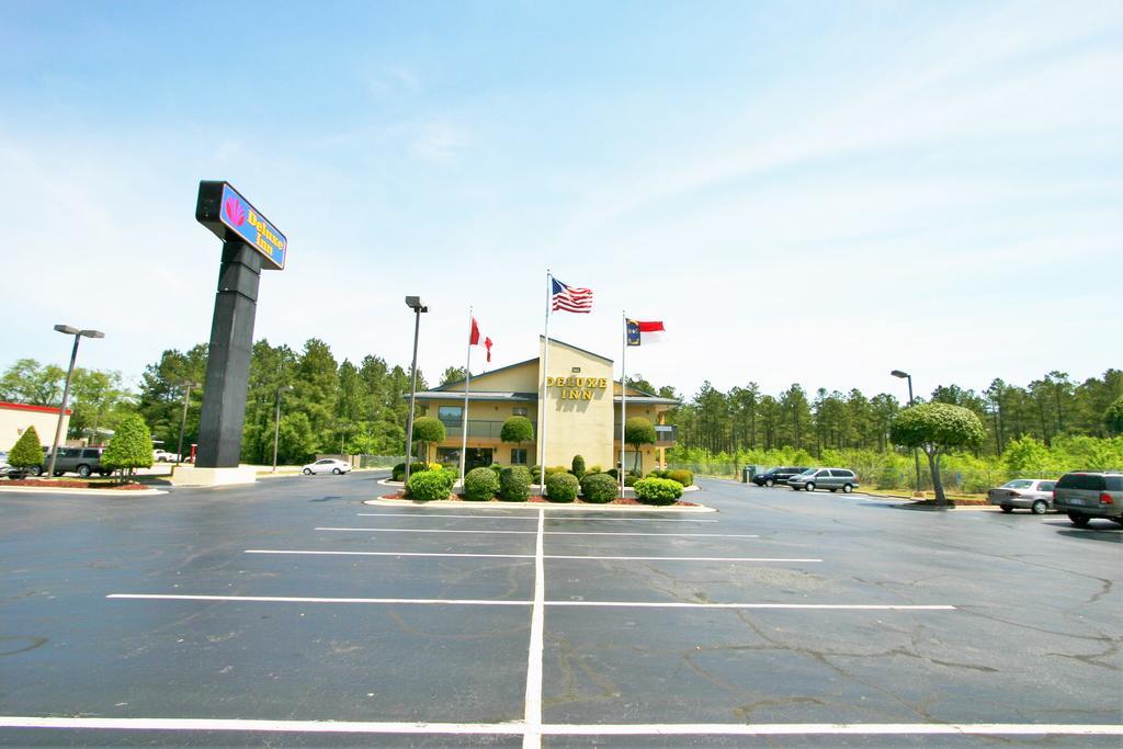 Deluxe Inn - Fayetteville I-95 Zewnętrze zdjęcie